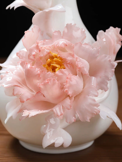 Classic porcelain vase 2