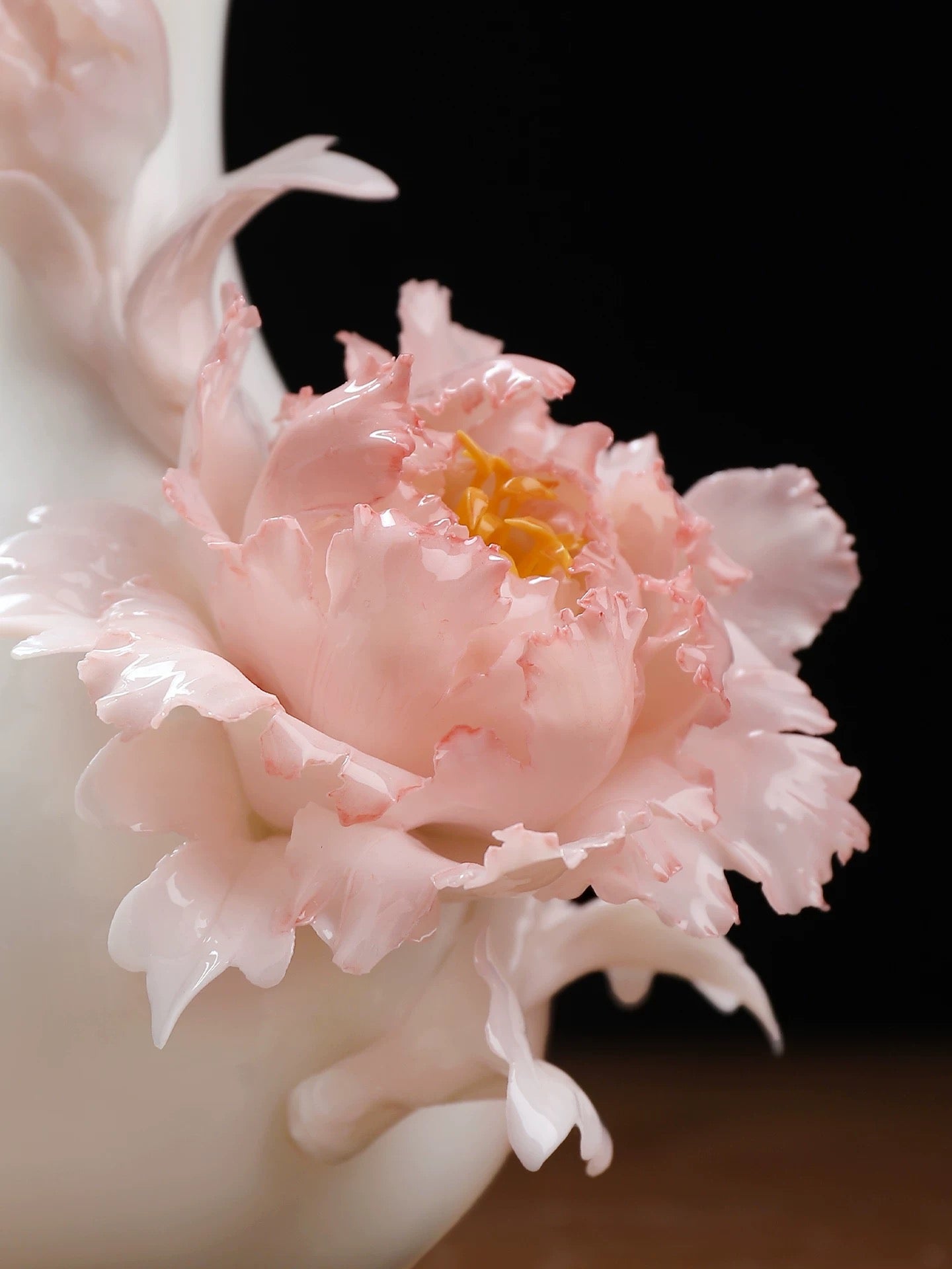 Classic porcelain vase 2