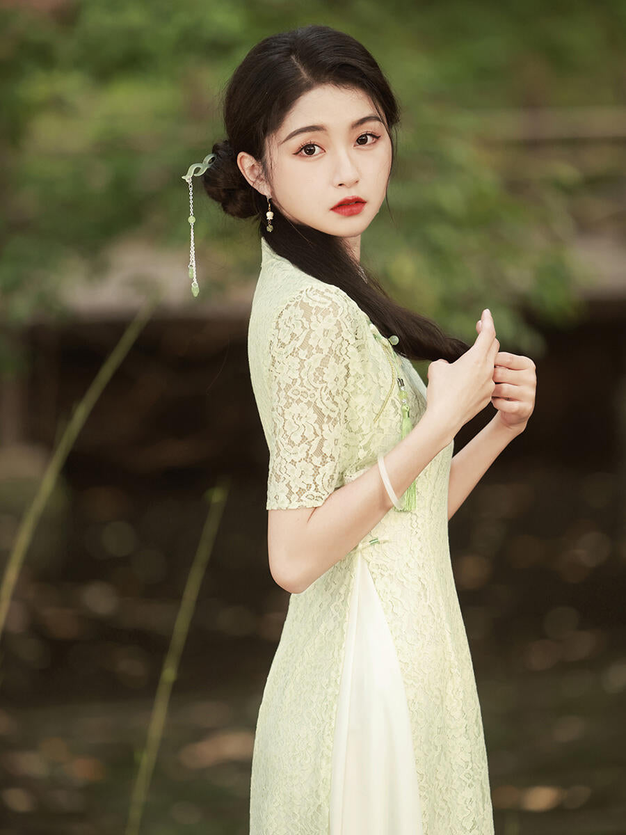 The cheongsam of a tea artists