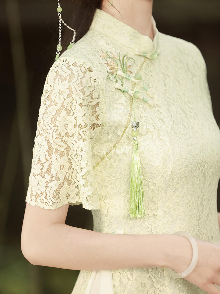 The cheongsam of a tea artists