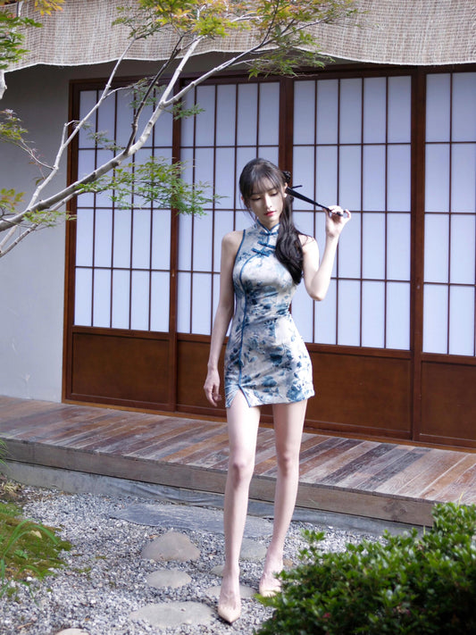 The cheongsam of a tea artist
