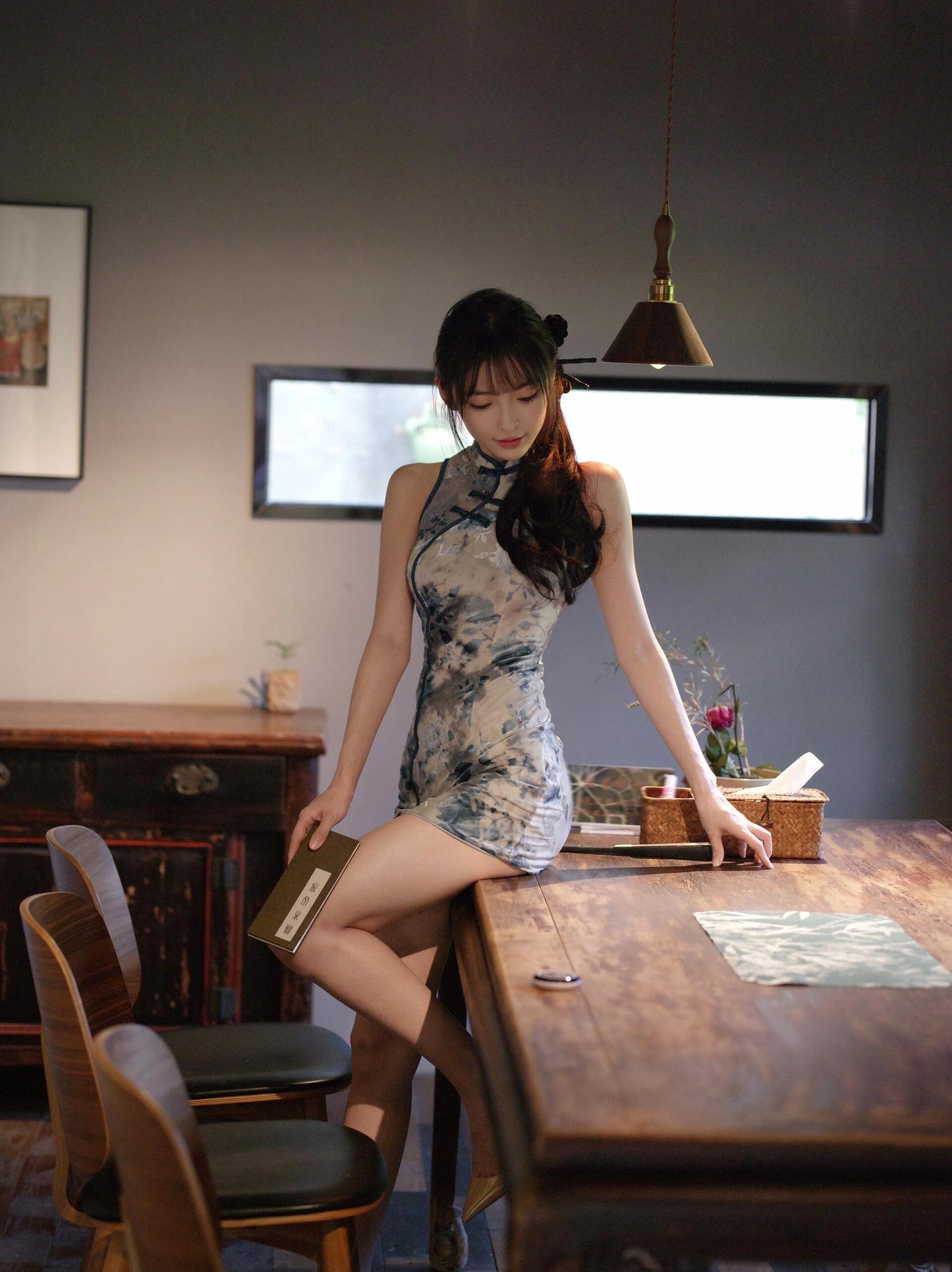 The cheongsam of a tea artist