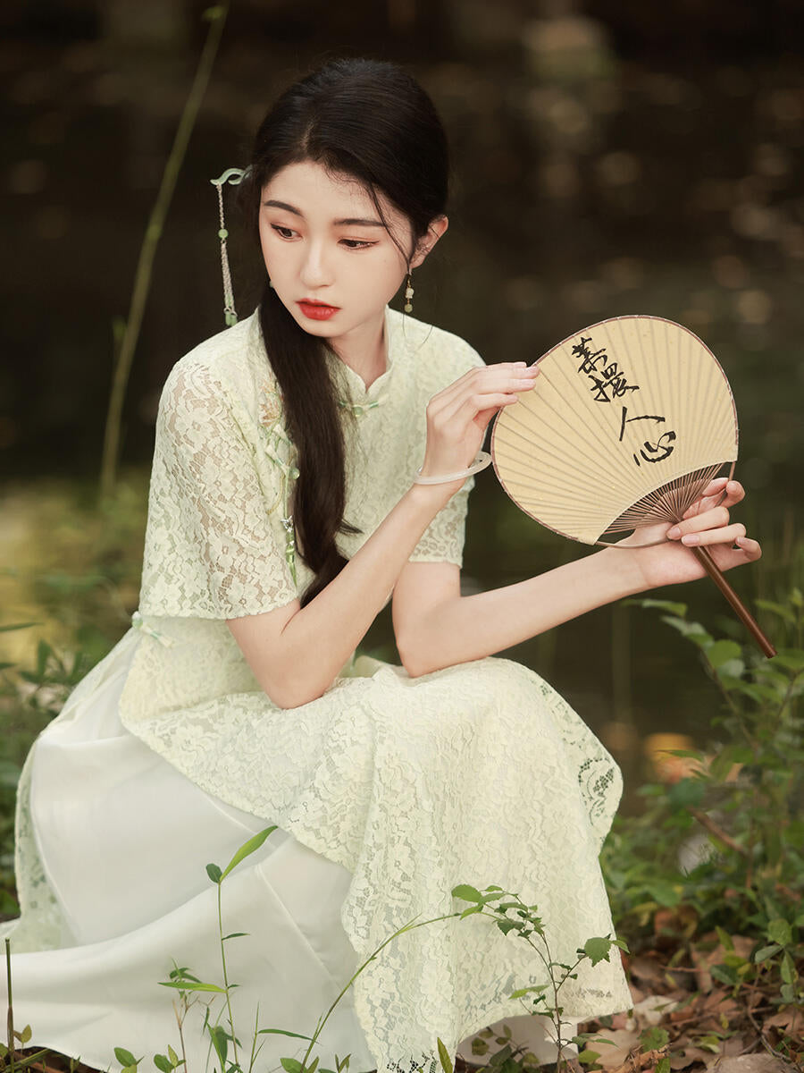 The cheongsam of a tea artists